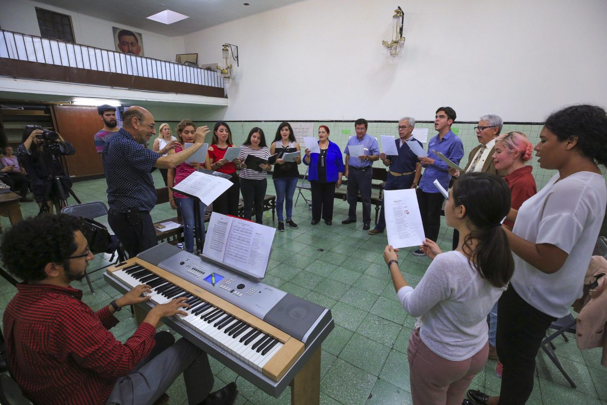 Coro del Santuario cantando Himno a Fray Antonio Alcalde