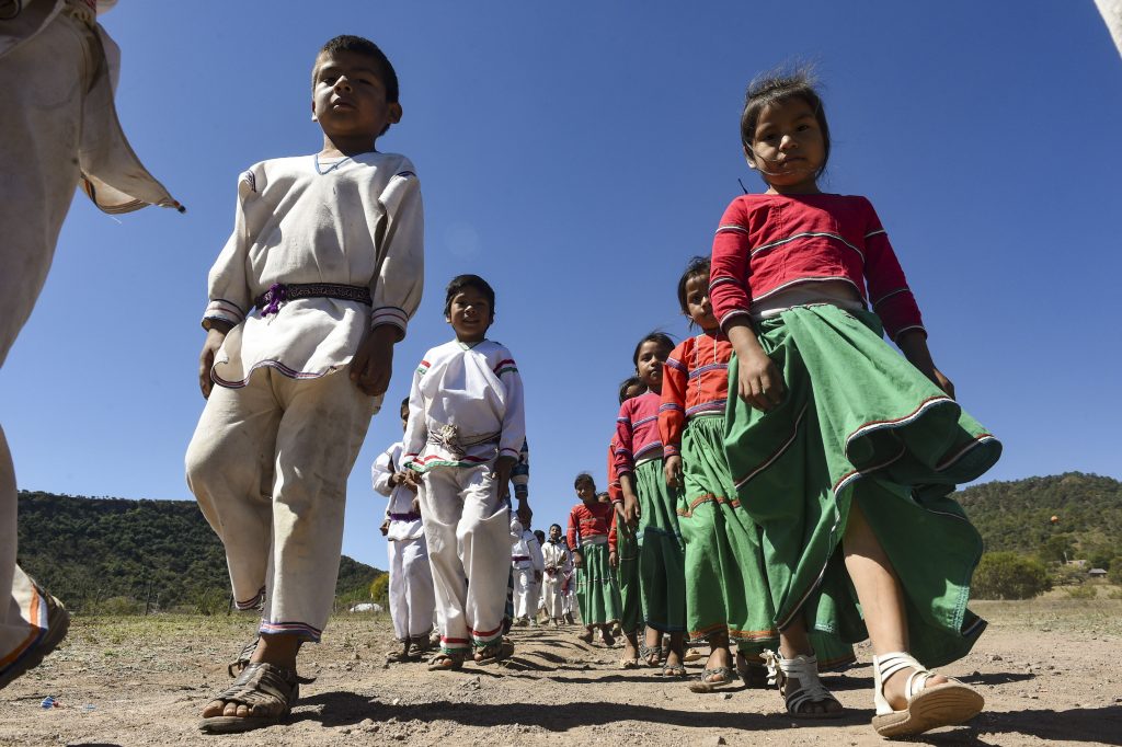 Niños wixárikas de San Miguel Huaxtita