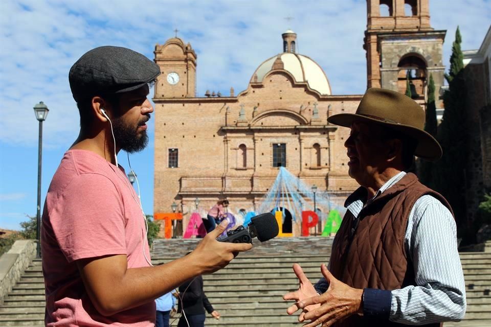 Iván Serrano entrevista a cronista de Tapalpa