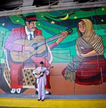 Un adiós a “El Caballero”, el músico bohemio de Ocotlán El Caballero en mural en Ocotlán