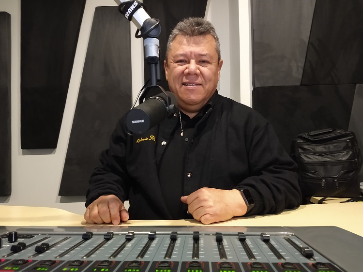 Aunque disfruta del rock, Octavio Flores también le gusta programar todo tipo de música en sus participaciones en Radio Gallito