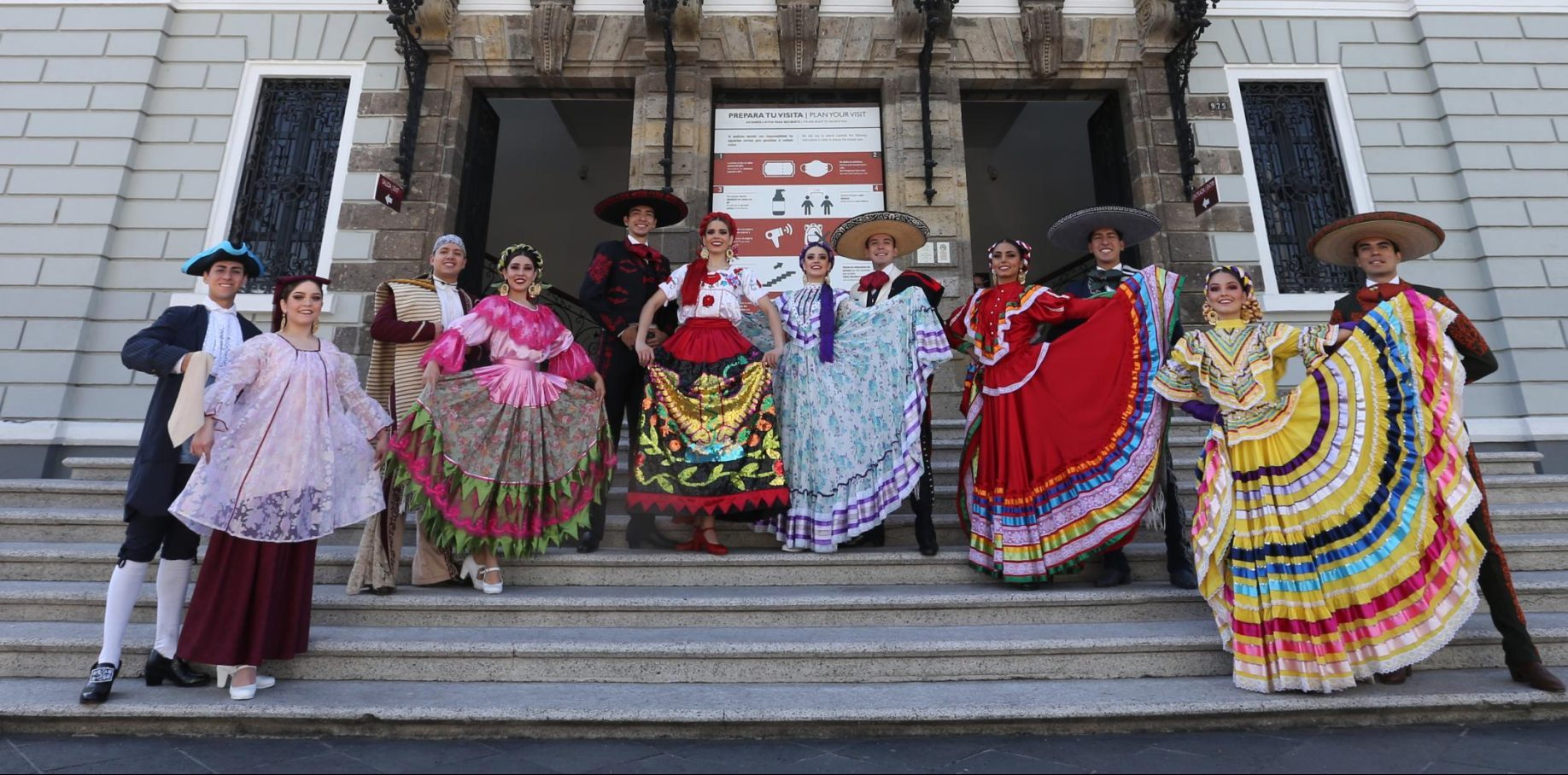 La evolución de trajes típicos de los sones de Jalisco - Ciudad Olinka