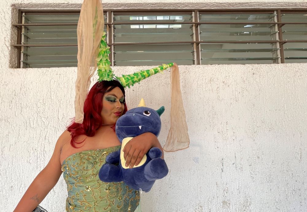 Como miembro de la diversidad, Mexicónica muestra su talento artístico a través del drag