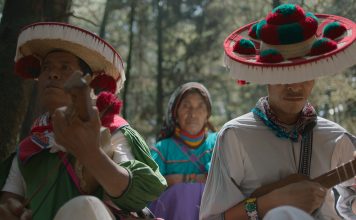 “Un lugar llamado música”, la unión espiritual de dos mundos De Santa Catarina Cuexcomatitlán, Daniel Medina busca proyectar su talento fuera de México. Esto se muestra en el documental "Un lugar llamado música". Cortesía: Pimienta Films