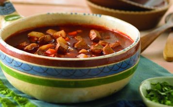 ¿Dónde comer “bote”, delicioso platillo de Mazamitla? El "Bote" de Mazamitla es un caldo que ofrece confort durante las tardes frías en la Sierra del Tigres de Jalisco. Fotografía: Secretaría de Turismo de Jalisco
