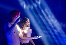 “Ritual para descomponerse (y volver a mirar)”, entre éxtasis y vacío Ritual para descomponerse (y volver a mirar)