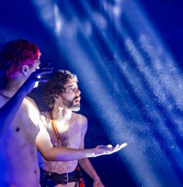 “Ritual para descomponerse (y volver a mirar)”, entre éxtasis y vacío Ritual para descomponerse (y volver a mirar)